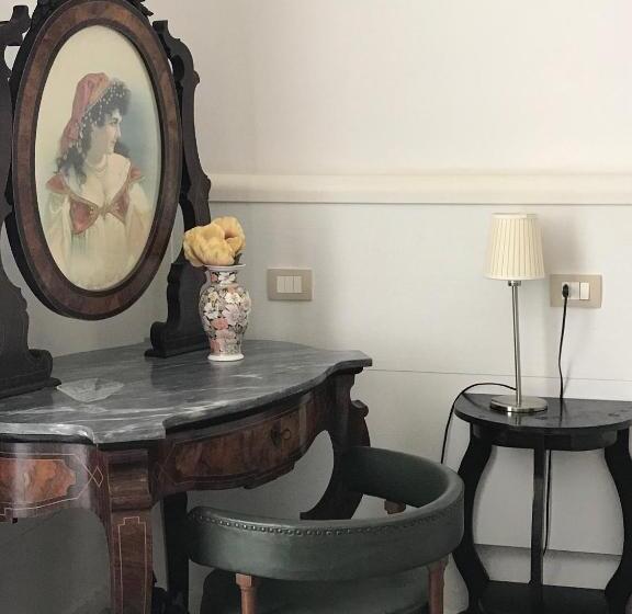 Четырехместный Номер Стандарт с Балконом, B&b Nike   Rooms Only