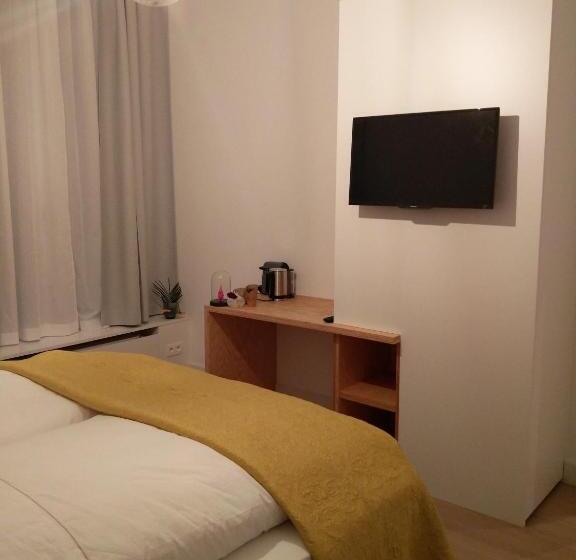 חדר דחוקס עם מיטת קינג, B&b Les Invités