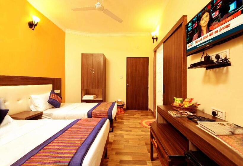 Трехместный Номер Deluxe, Taj Haveli Hotel Agra   Walkable Distance From Taj Mahal