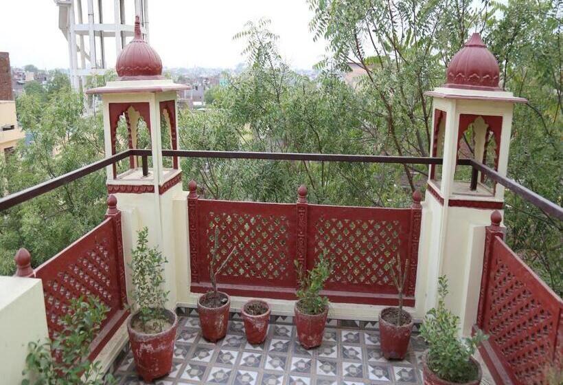 Трехместный Номер Deluxe, Taj Haveli Hotel Agra   Walkable Distance From Taj Mahal