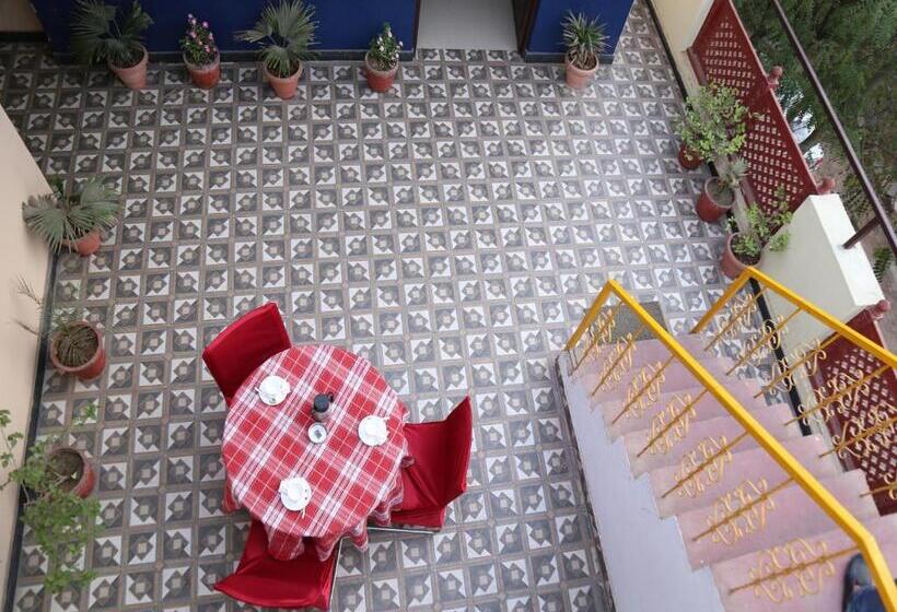 Трехместный Номер Deluxe, Taj Haveli Hotel Agra   Walkable Distance From Taj Mahal