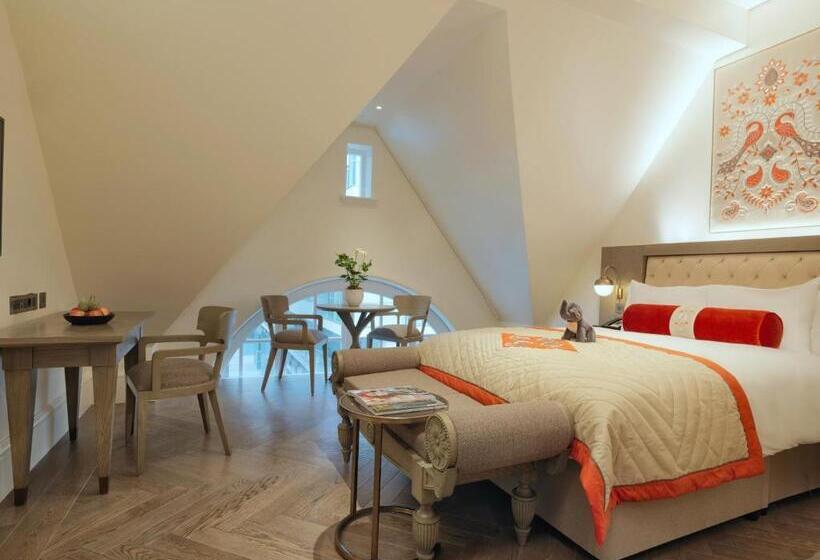Номер Стандарт, The Lalit London