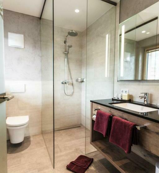 Четырехместный Номер Стандарт с Балконом, Aktivhotel Tuxerhof
