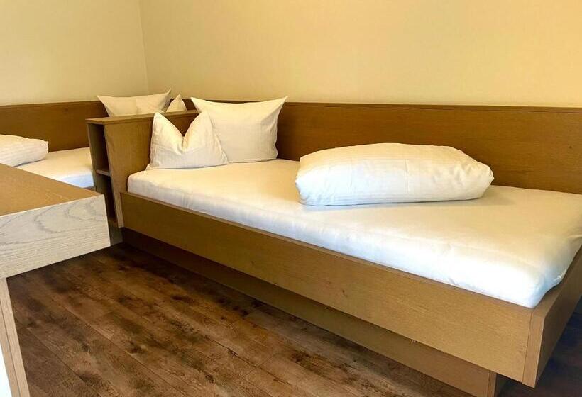 Четырехместный Номер Стандарт с Балконом, Aktivhotel Tuxerhof