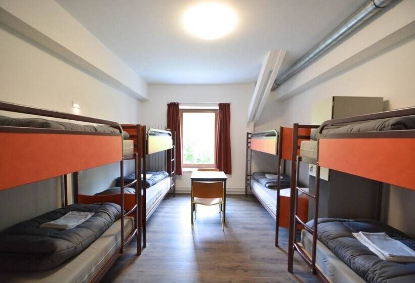 스탠다드 트리플 룸, Auberge De Jeunesse De La Roche Champlon