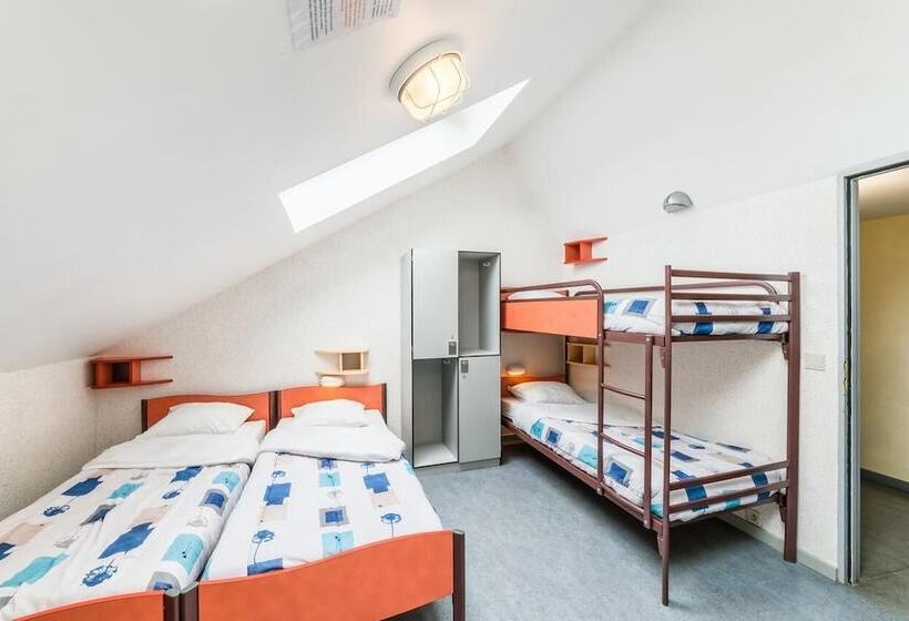 Номер Стандарт Трехместный, Auberge De Jeunesse De La Roche Champlon