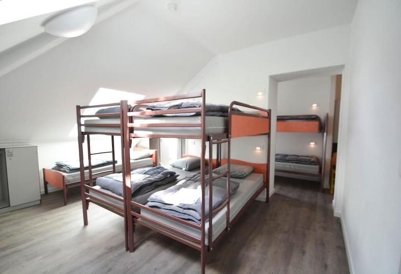 Номер Стандарт, Auberge De Jeunesse De La Roche Champlon