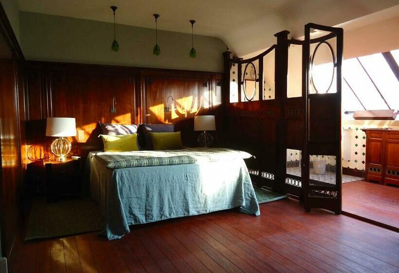 Suite with lake view, Maison Flagey Brussels