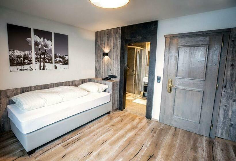 جناح جونيور, Mooshaus Winterresort