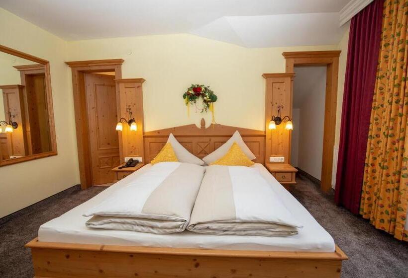 Апартаменты 3 Спальни, Alpenresidenz Trisanna