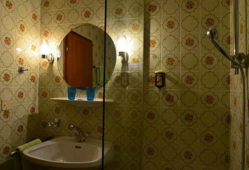 חדר סטנדרט לשלושה, Dahoam By Sarina   Rooms & Suites