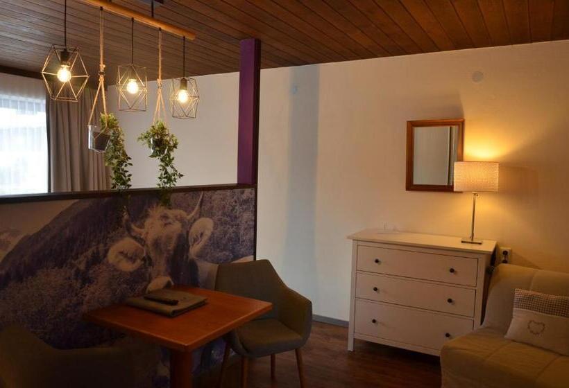 סטודיו סופריור, Dahoam By Sarina   Rooms & Suites