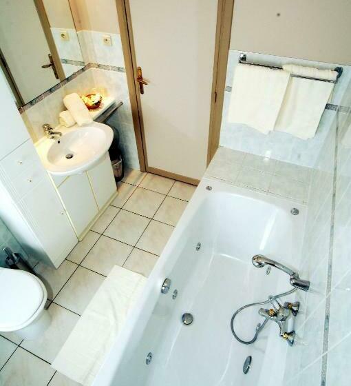 חדר סטנדרט לארבעה, Hôtel Le Saint Loup