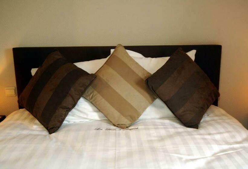 חדר סטנדרט לשלושה, Hôtel Le Saint Loup