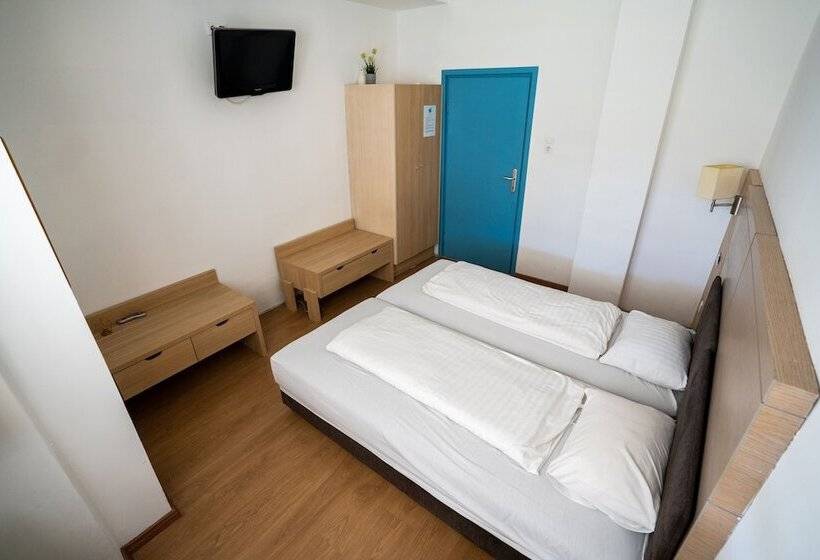 带共用浴室的标准房间, Wow City Hostel