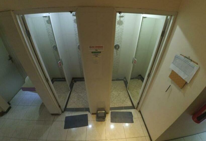 اتاق خانوادگی, Cabin  Sutomo