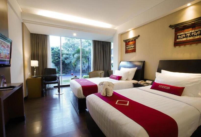 带泳池观景的行政房, Emersia Hotel And Resort