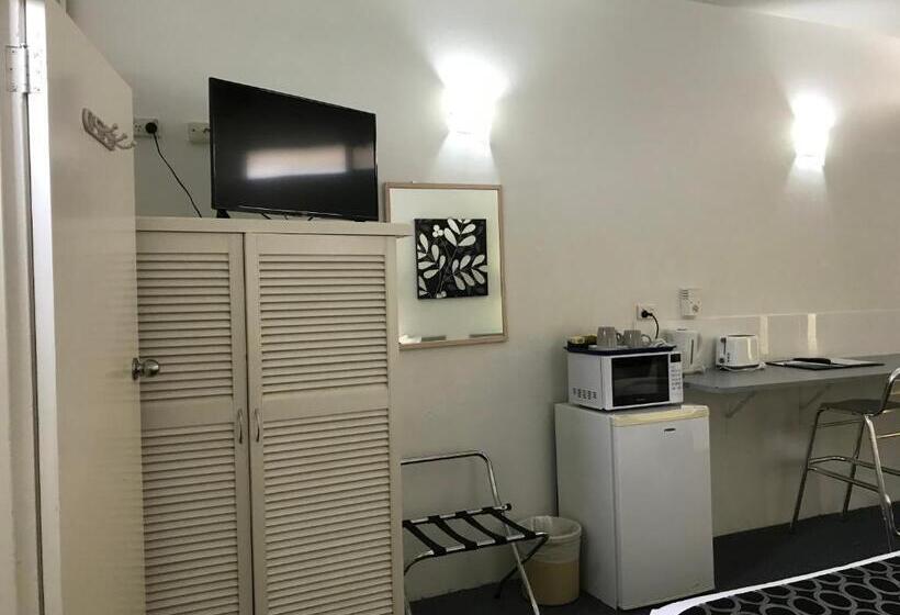 اتاق اجرایی سه نفره, Coffs Shearwater Motel