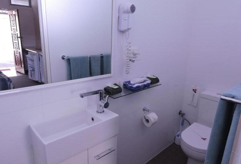 اتاق اجرایی سه نفره, Coffs Shearwater Motel