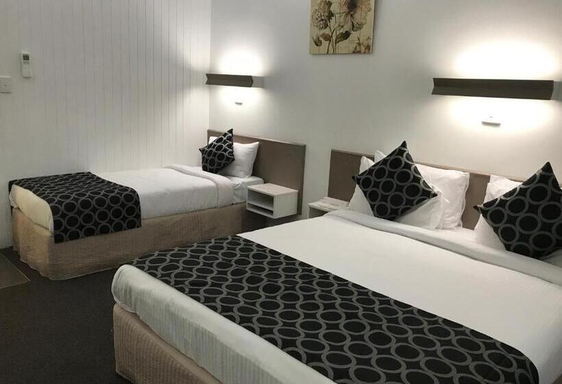이그제큐티브 트리플, Coffs Shearwater Motel