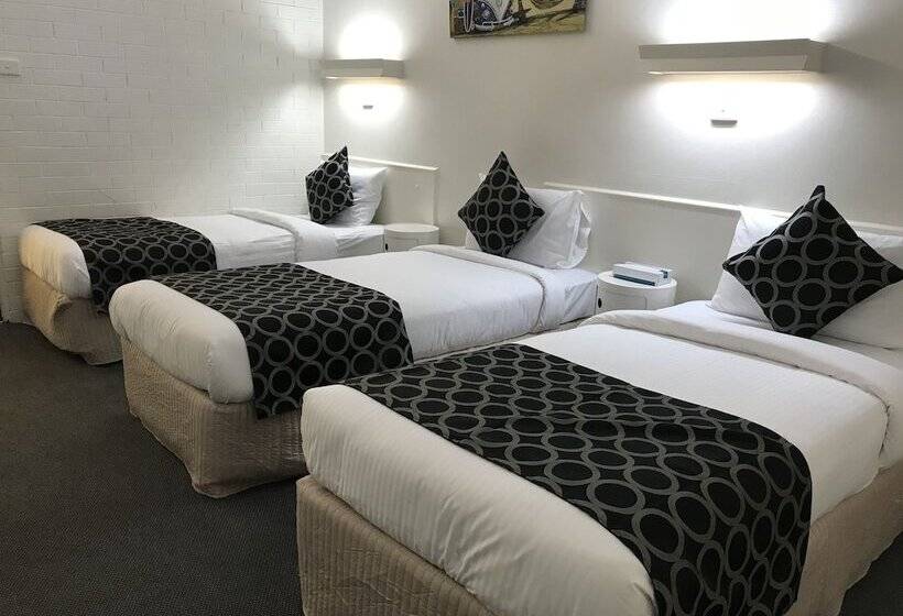 اتاق لوکس سه تخته, Coffs Shearwater Motel