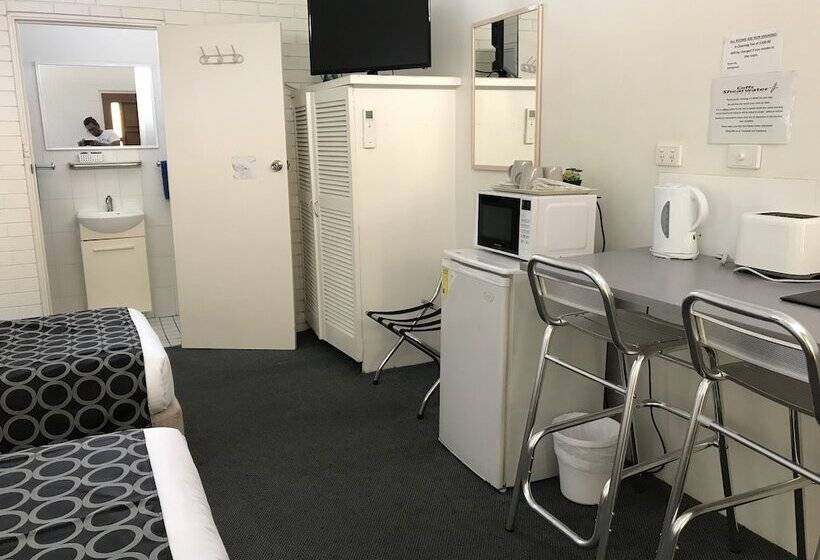 اتاق لوکس سه تخته, Coffs Shearwater Motel