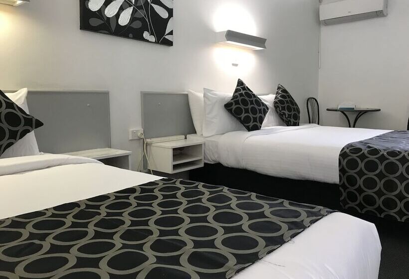 이그제큐티브 트리플, Coffs Shearwater Motel