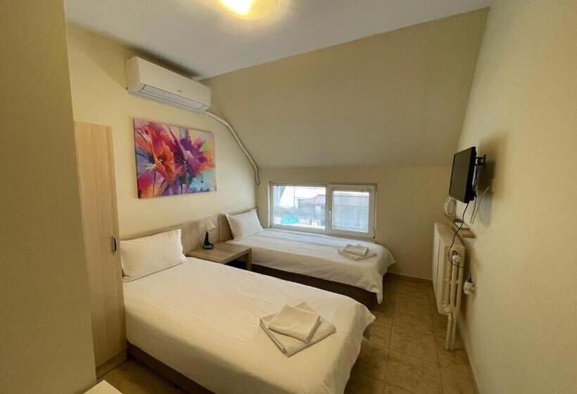 Cameră Cvadruplă Standard, Family Hotel Madrid