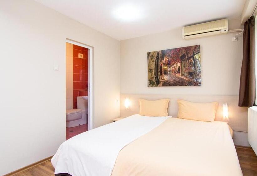 Номер Стандарт, Family Hotel Madrid