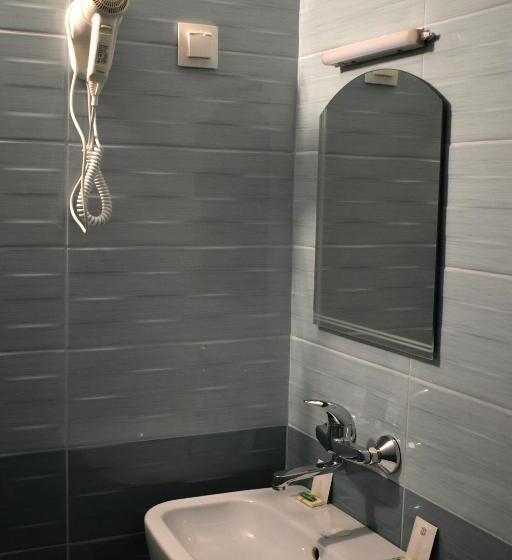 اتاق استاندارد سه تخته با بالکن, Family Hotel Slavianska Dusha