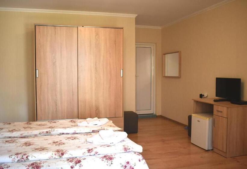 اتاق استاندارد با بالکن, Family Hotel Slavianska Dusha