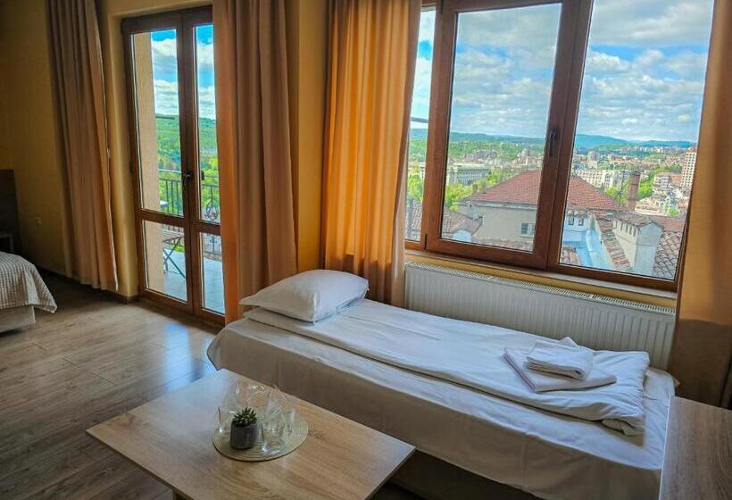 اتاق استاندارد چهارنفره با بالکن, Family Hotel Slavianska Dusha