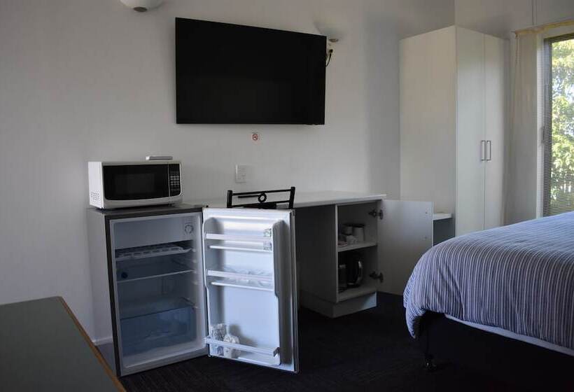 Семейный Номер, Riviana Motel