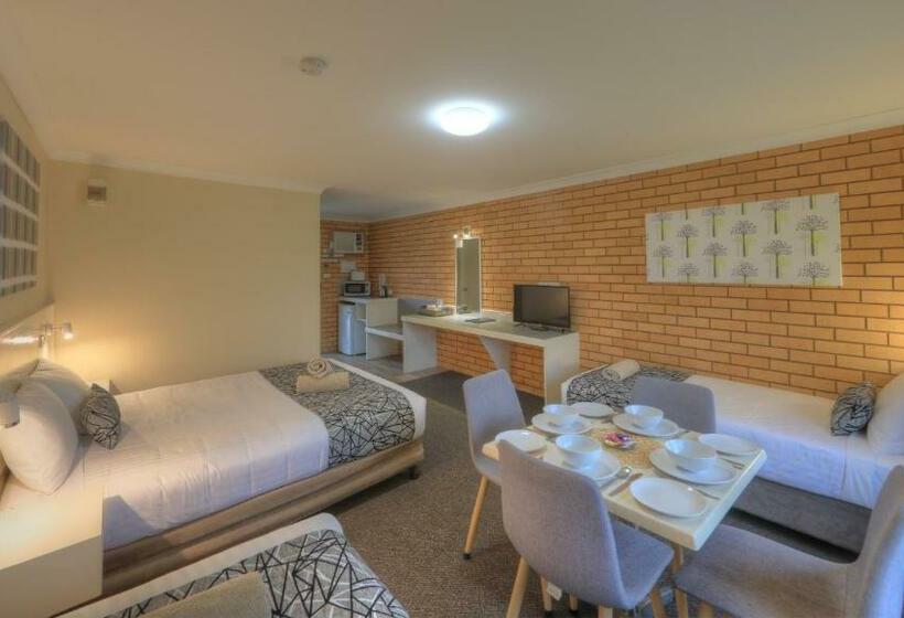 Семейный Номер, Rosebourne Gardens Motel
