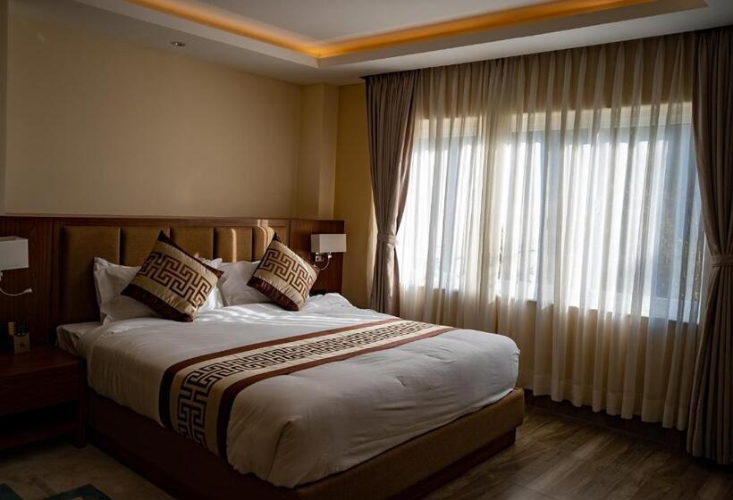 اتاق لوکس با تخت بزرگ, Monalisa Kathmandu Pvt. Ltd