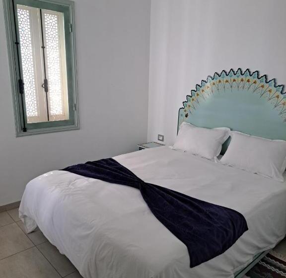 Трехместный Номер Стандарт Вид на Бассейн, Villa Izabelles