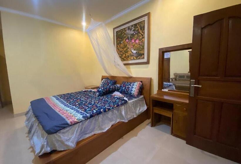 Номер Deluxe Кровать Кинг, Capital O 93844 Arta Adi Homestay