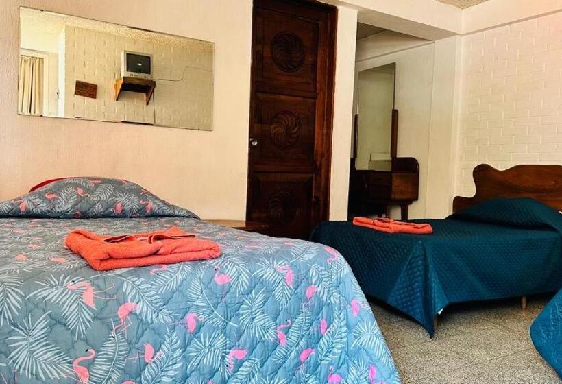 اتاق استاندارد چهار تخته, Royal Palace Hostal