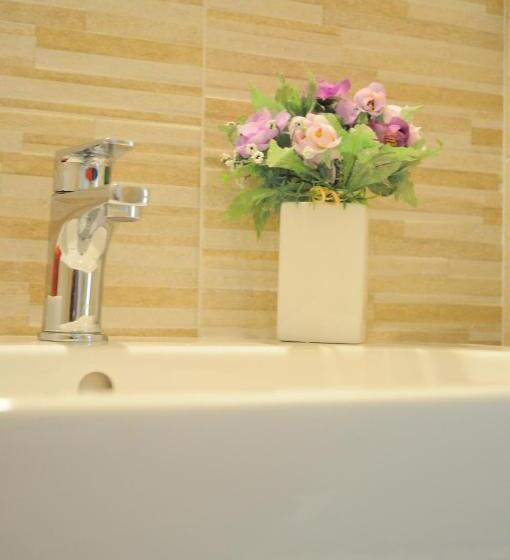 スタンダードスタジオ, B&b Corte Regina Esther
