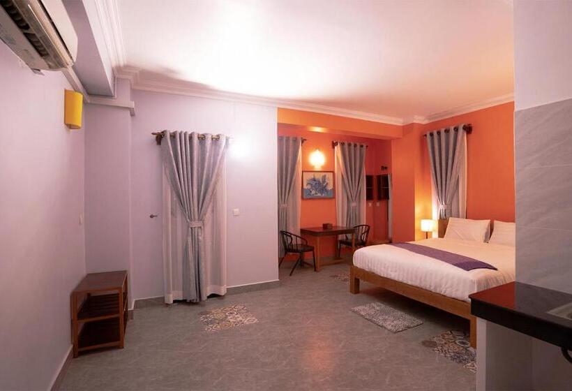 발코니가 있는 스위트, Daun Penh Palace Boutique