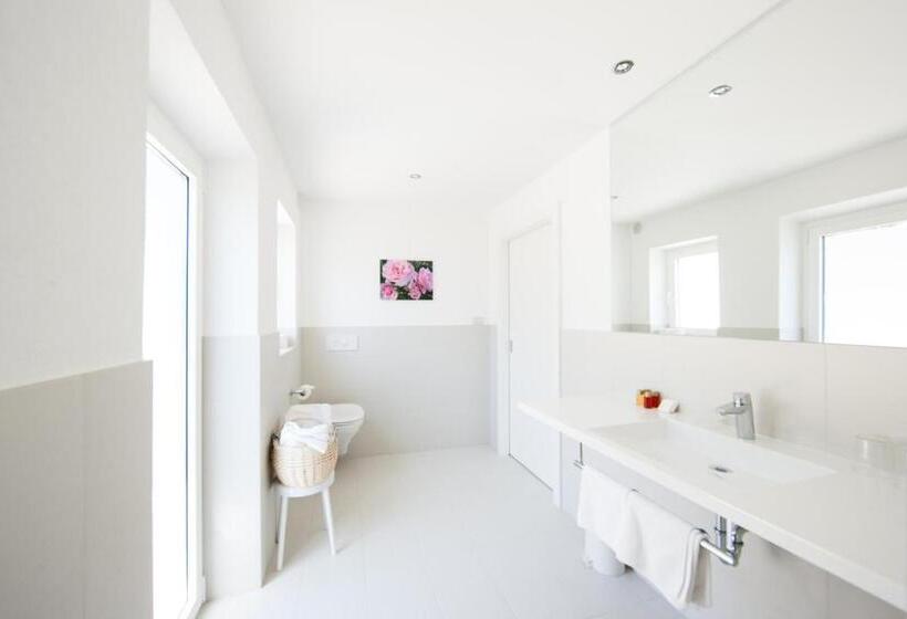 سوییت, Maria Theresia Adults Only