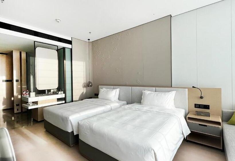 اتاق لوکس با چشم‌انداز دریاچه, Wyndham Foshan Nanhai