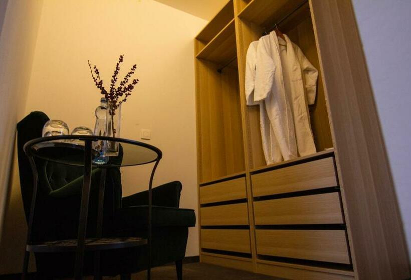 클래식 스위트, Marathon