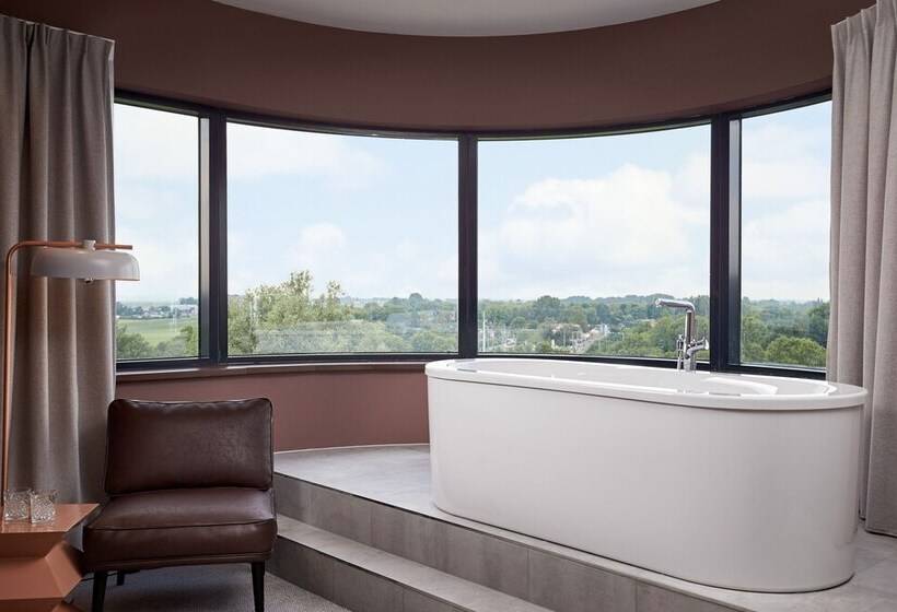 Superior Suite, Corendon Amsterdam Schiphol Airport, a Tribute Portfolio Hotel