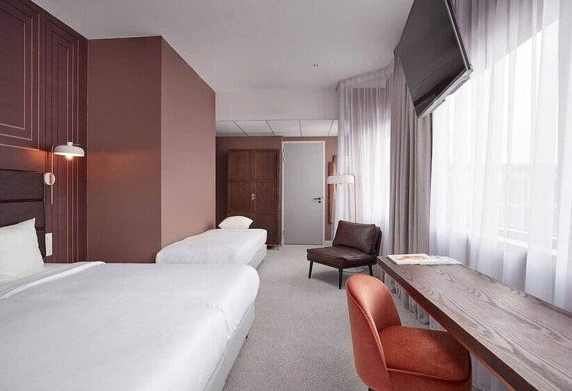 Pokój Standard Trzyosobowy, Corendon Amsterdam Schiphol Airport, a Tribute Portfolio Hotel