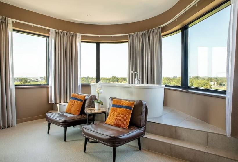 Superior Suite, Corendon Amsterdam Schiphol Airport, a Tribute Portfolio Hotel