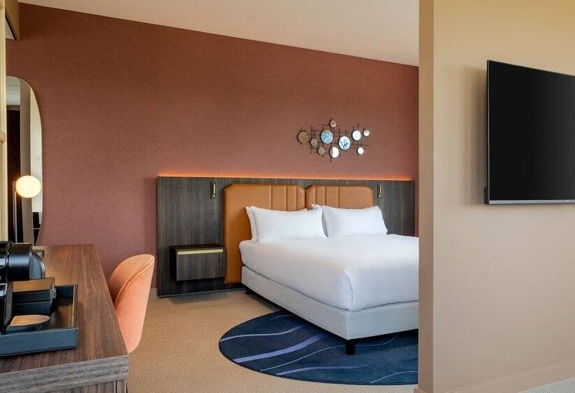 Superior Suite, Corendon Amsterdam Schiphol Airport, a Tribute Portfolio Hotel