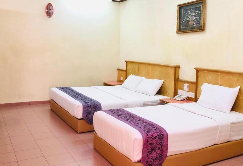 디럭스 트리플 룸, Intan Beach Resort