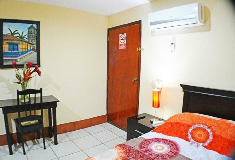 Habitación Estándar Individual, Plaza Cosiguina