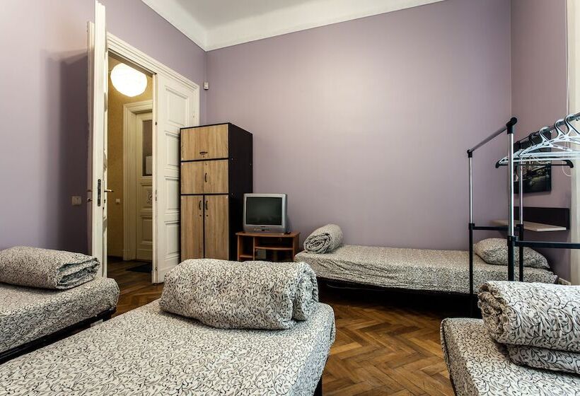 سرير فى غرفة مشتركه, Centrum Hostel